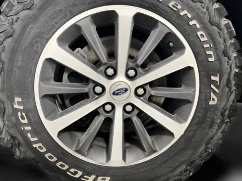 Used 2018 Ford Expedition Max XLT image 15