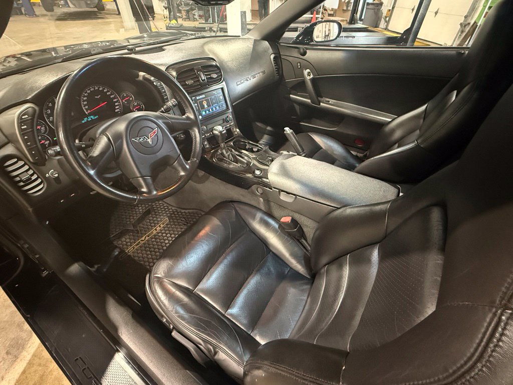 Used 2005 Chevrolet Corvette Coupe w/ Preferred Equipment Group RWD image 9