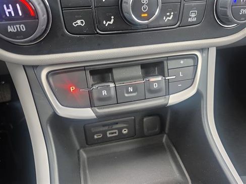 Certified 2023 GMC Terrain SLT image 17