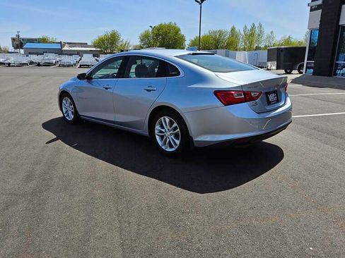 Used 2017 Chevrolet Malibu LT w/ Driver Confidence Package FWD image 7