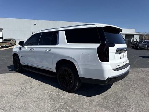 Used 2022 GMC Yukon XL SLT w/ SLT Premium Package image 2