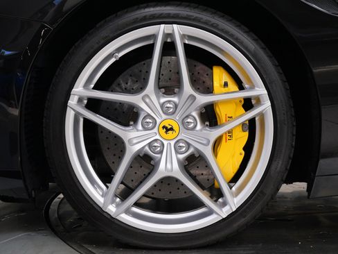 Used 2015 Ferrari California T RWD image 10