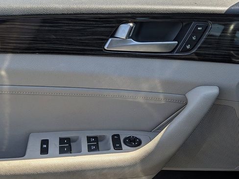 Used 2016 Hyundai Sonata Limited w/ Option Group 02 image 9