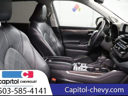 Used 2021 Toyota Highlander Platinum AWD/4WD image 31