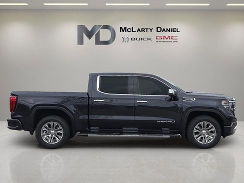 Used 2023 GMC Sierra 1500 Denali w/ Technology Package AWD/4WD image 6
