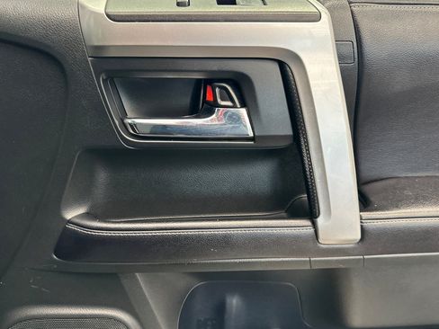 Used 2017 Toyota 4Runner SR5 AWD/4WD image 21