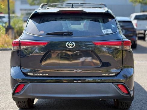 Used 2020 Toyota Highlander XLE AWD/4WD image 4