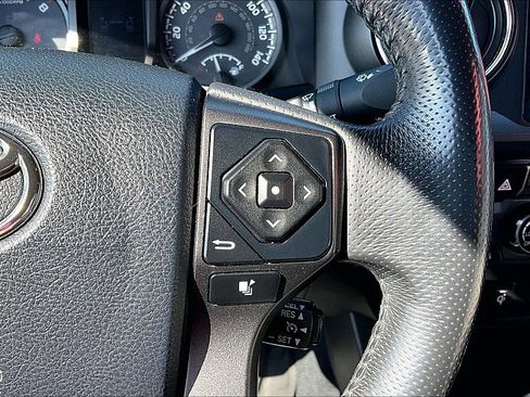 Used 2017 Toyota Tacoma TRD Sport w/ Tow Package (A/T) image 13