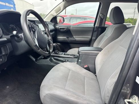 Used 2019 Toyota Tacoma SR w/ SR Convenience Package RWD image 9