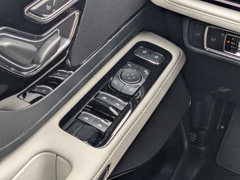 New 2026 Lincoln Aviator 2WD w/ Jet Appearance Package image 19
