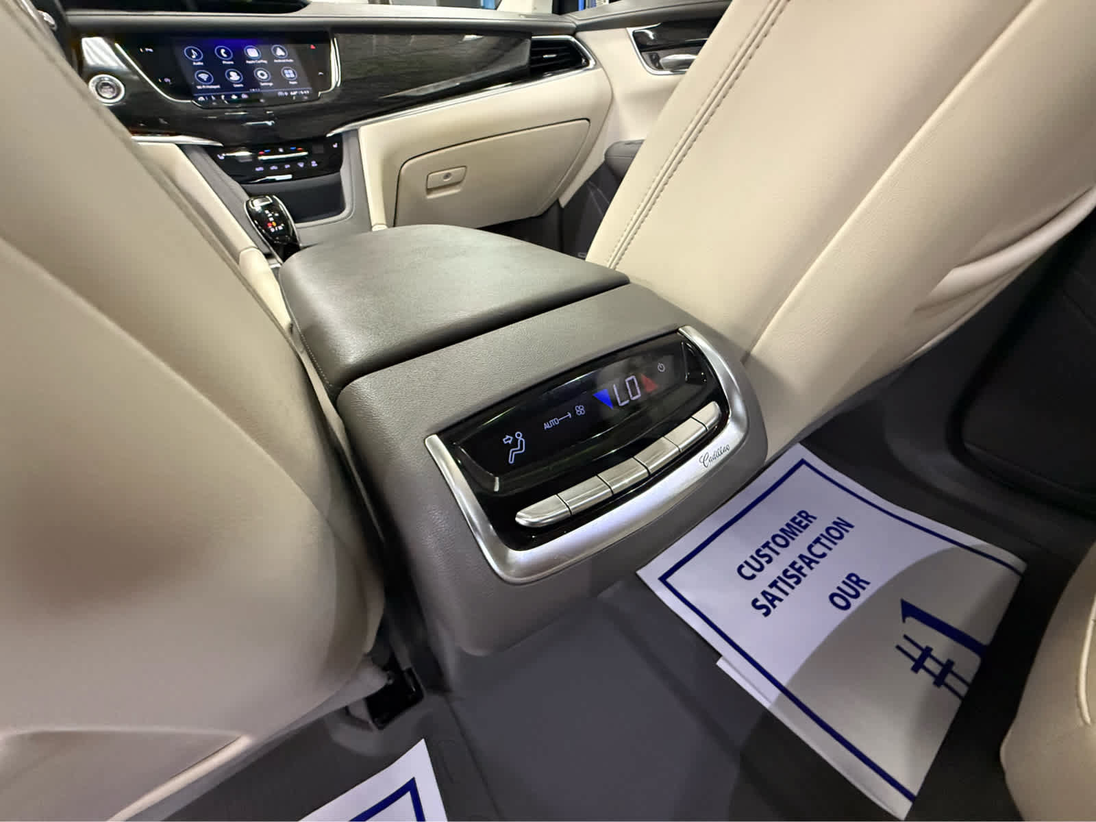 Used 2021 Cadillac XT6 Premium Luxury w/ LPO, Floor Liner Package AWD/4WD image 25