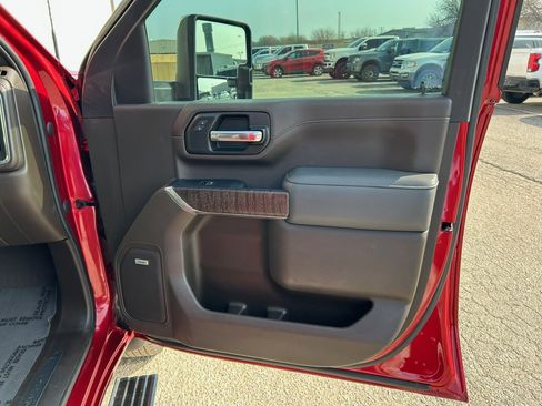 Used 2022 GMC Sierra 3500 Denali w/ Denali Ultimate Package image 17