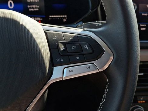 Certified 2022 Volkswagen Taos SE w/ Panoramic Sunroof Package image 27