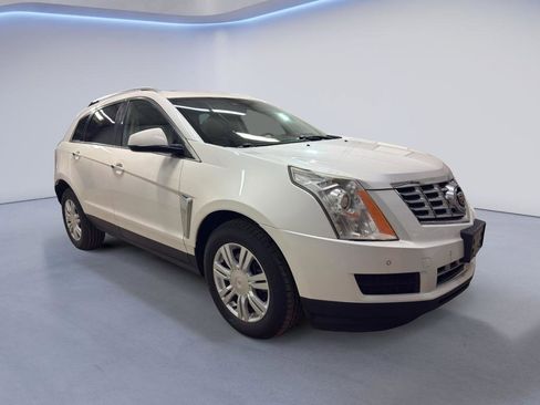 Used 2015 Cadillac SRX Luxury image 1