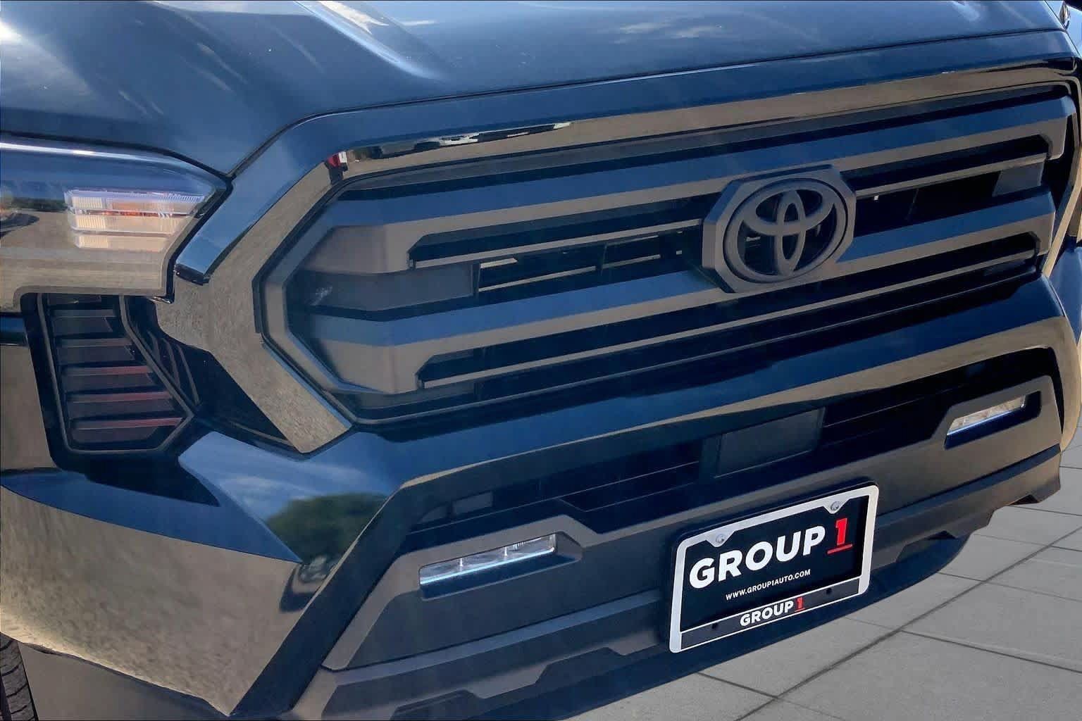 Used 2025 Toyota Tacoma SR5 AWD/4WD image 29