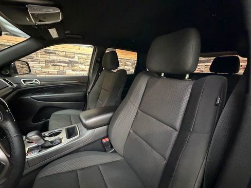 Used 2018 Jeep Grand Cherokee Laredo image 12