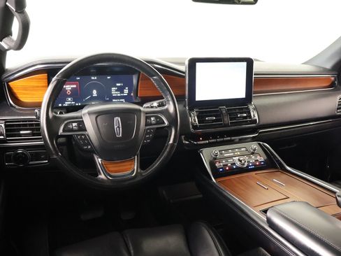 Used 2020 Lincoln Navigator Reserve AWD/4WD image 2