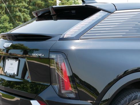 Certified 2025 Cadillac Optiq Luxury 2 w/ LPO, Floor Liner Package AWD/4WD image 16