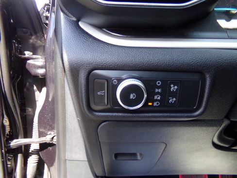 Used 2020 Ford Explorer XLT w/ Equipment Group 202A AWD/4WD image 13