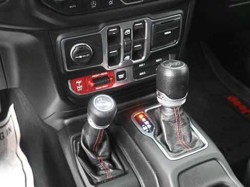 Used 2018 Jeep Wrangler Unlimited Rubicon AWD/4WD image 27