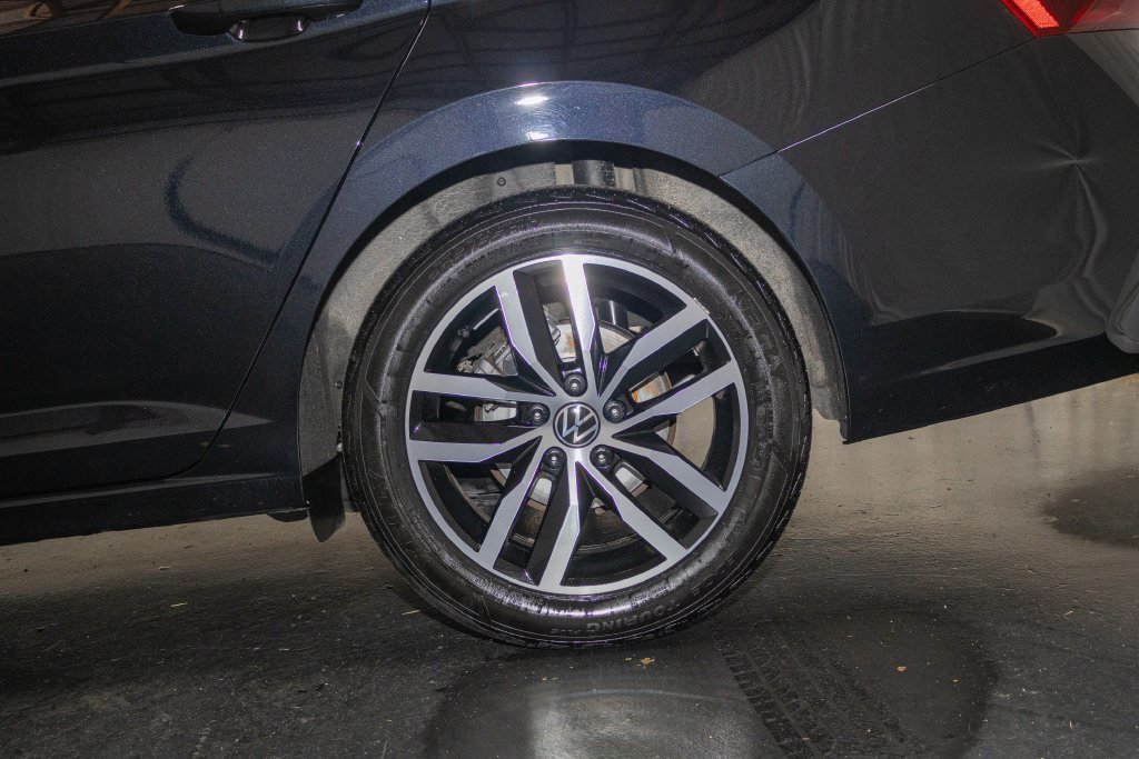 Used 2025 Volkswagen Jetta SE FWD image 9