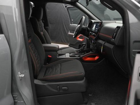 Used 2025 Nissan Frontier PRO-4X w/ Pro Convenience Package image 17