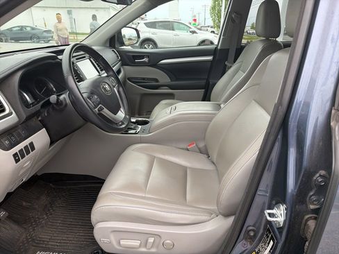 Used 2018 Toyota Highlander XLE AWD/4WD image 9