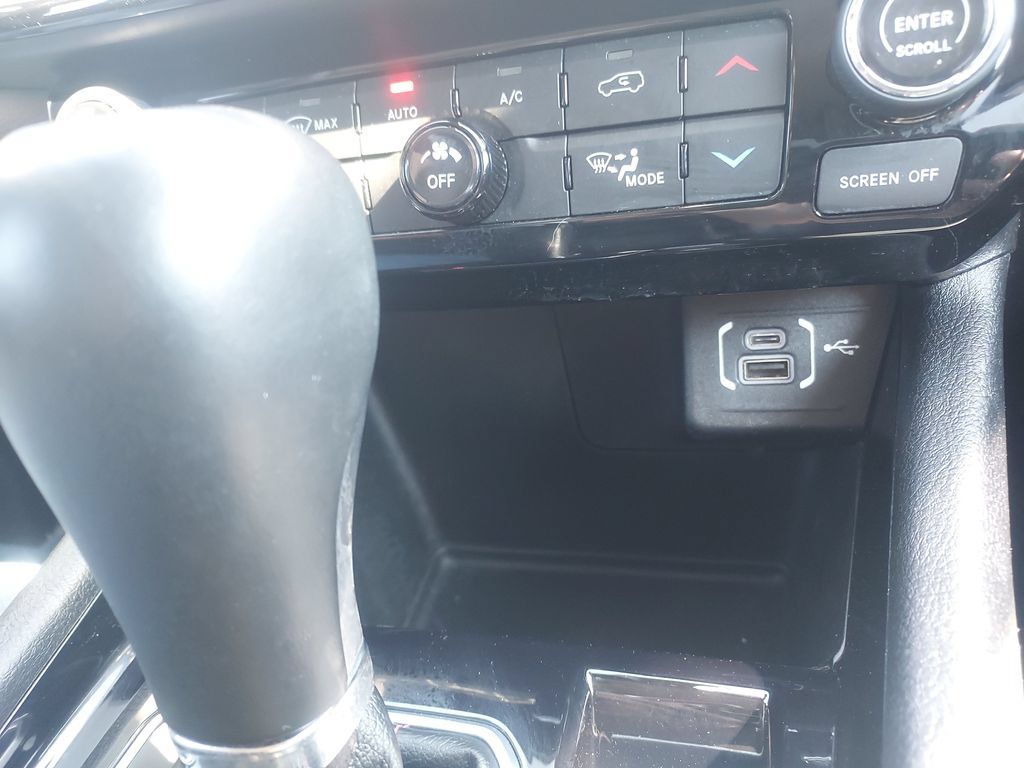 Used 2022 Jeep Compass Trailhawk w/ Trailhawk Convenience Group AWD/4WD image 17