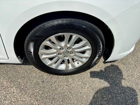 Used 2014 Toyota Sienna XLE FWD image 34