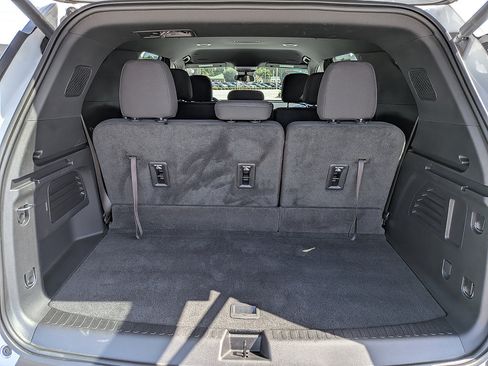 Used 2024 Chevrolet Traverse LS FWD image 12