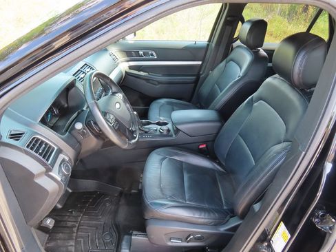 Used 2016 Ford Explorer XLT w/ Equipment Group 202A AWD/4WD image 22