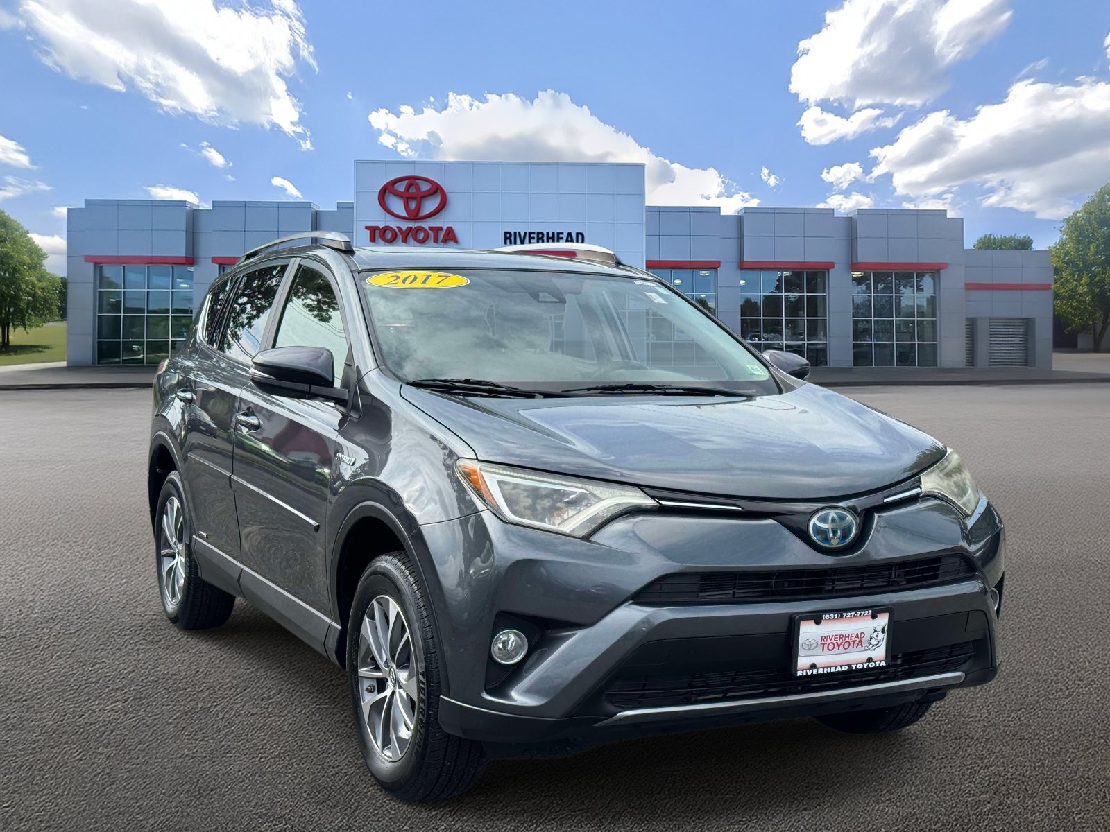 Used 2017 Toyota RAV4 XLE w/ All Weather Liner Package AWD/4WD image 2