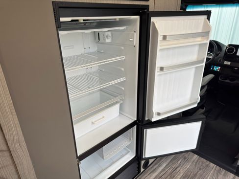 Used 2023 Mercedes-Benz Sprinter 3500 w/ Parking Package image 53