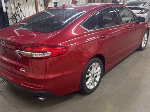 Used 2020 Ford Fusion SE image 4
