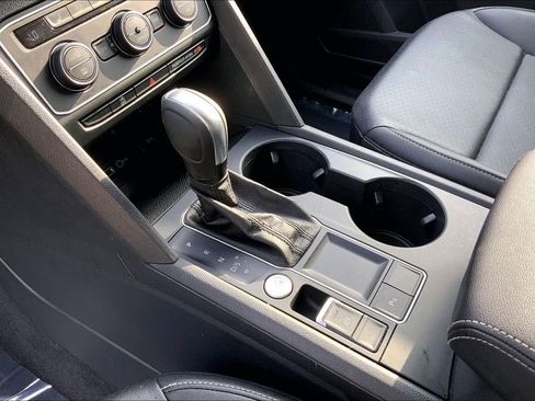 Used 2020 Volkswagen Atlas Cross Sport SE w/ Towing Package image 15