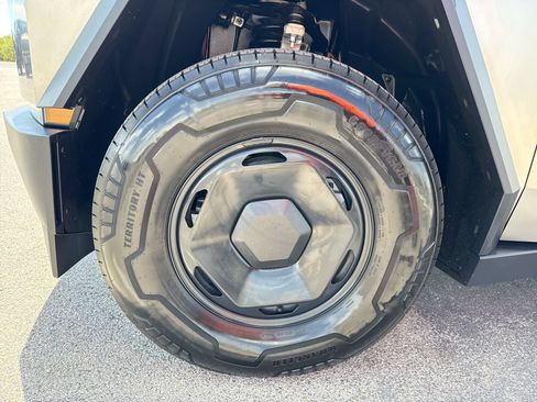Used 2026 Tesla Cybertruck AWD Crew Cab image 19