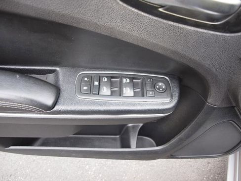 Used 2016 Chrysler 300 C RWD image 8