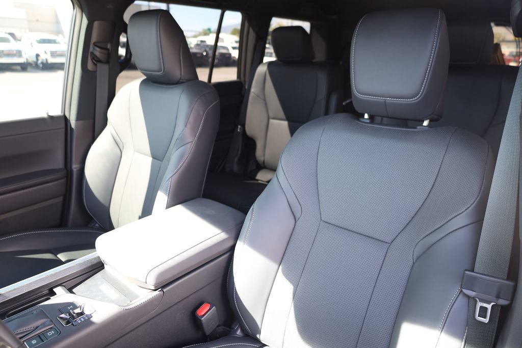 Used 2026 Lexus GX 550 w/ Accessory Package (2T) AWD/4WD image 16