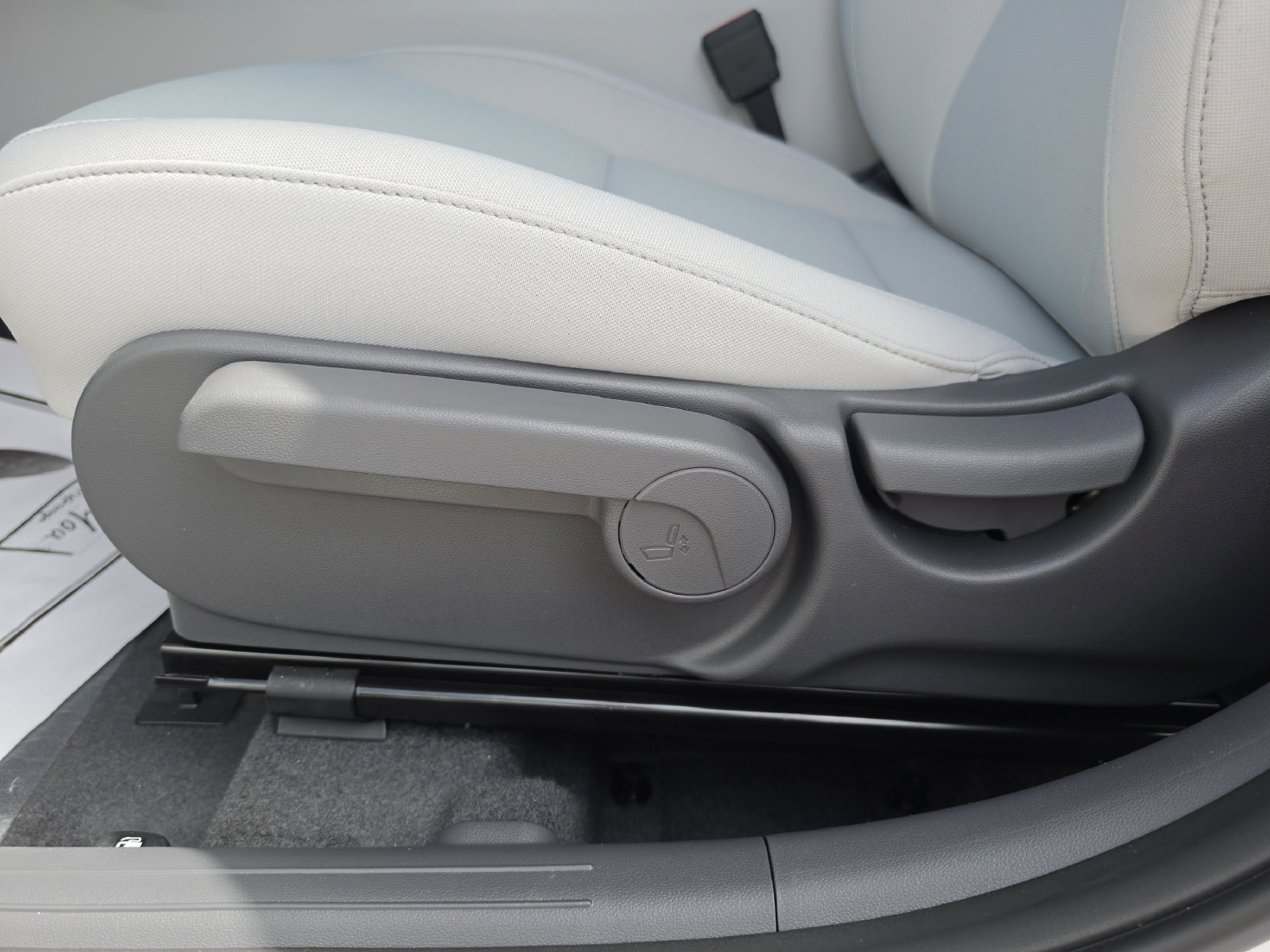 New 2027 Hyundai Kona SE FWD image 24