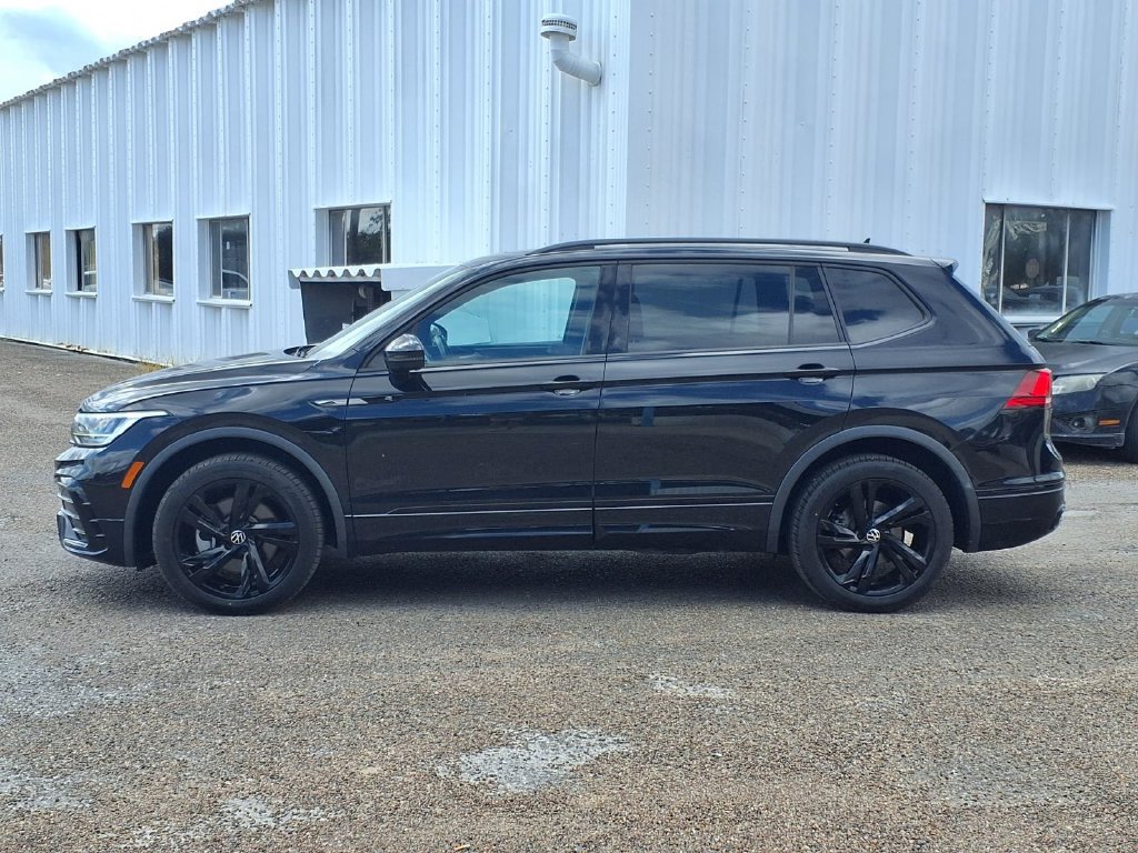Used 2024 Volkswagen Tiguan SE R-Line FWD image 2