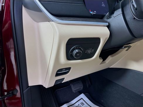 New 2026 Jeep Grand Cherokee L Limited AWD/4WD image 10