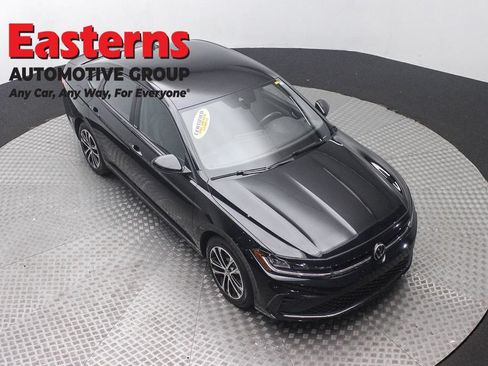 Used 2025 Volkswagen Jetta Sport FWD image 3