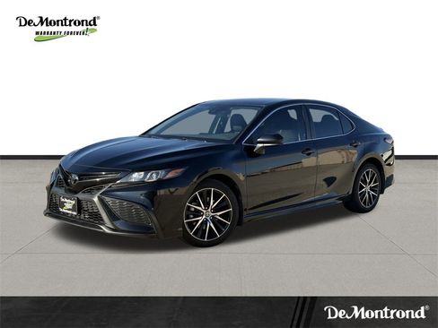 Used 2021 Toyota Camry SE w/ Carpet Mat Package (TMS) image 1
