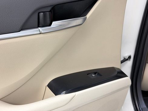 Used 2020 Toyota Camry LE FWD image 17