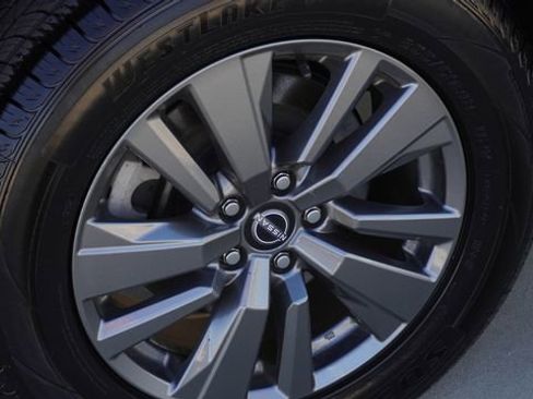 Used 2024 Nissan Pathfinder SV image 11