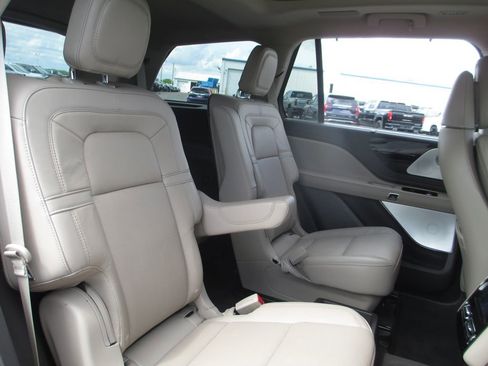 Used 2023 Lincoln Aviator Reserve w/ Equipment Group 201A AWD/4WD image 25