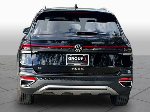New 2026 Volkswagen Taos SE FWD image 4