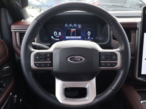 Used 2024 Ford Expedition Limited image 17