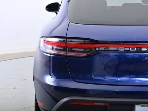 Certified 2025 Porsche Macan image 14