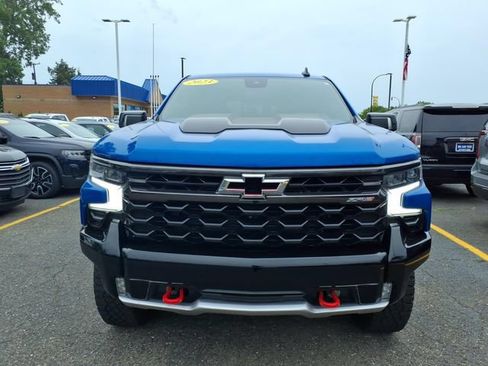 Used 2023 Chevrolet Silverado 1500 ZR2 w/ Technology Package AWD/4WD image 2